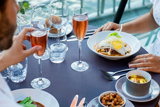 Early evening Dinner Cruise with drinks by Bateaux Parisiens - The 75-minute route along Paris landmarks