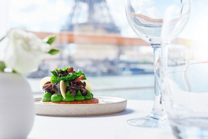 Early evening Dinner Cruise with drinks by Bateaux Parisiens - How to make the most of the evening