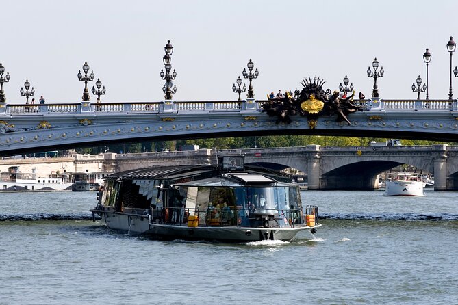 Early evening Dinner Cruise with drinks by Bateaux Parisiens - Meeting beneath the Eiffel Tower