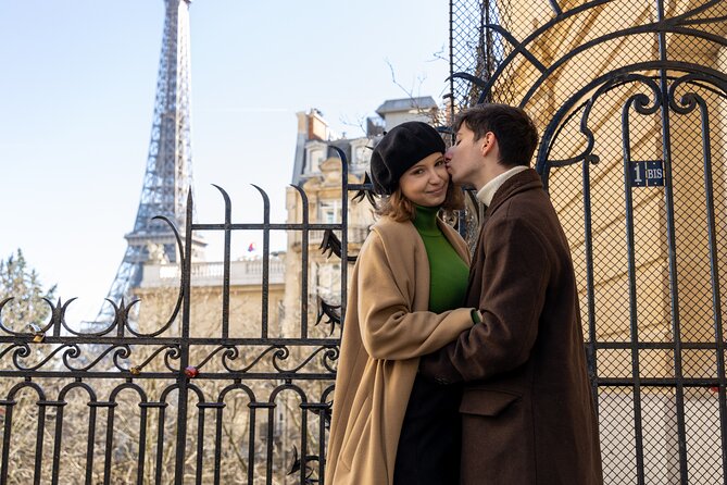Eiffel and La Seine Photo Shoot - Paris Photographer - Why this short Eiffel Tower session works