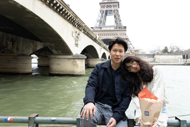 Eiffel and La Seine Photo Shoot - Paris Photographer - Private means the camera is focused on you