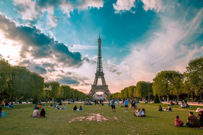 Eiffel Tower Access to 2nd Floor & Summit with Host by Lift - What this Eiffel Tower visit really includes