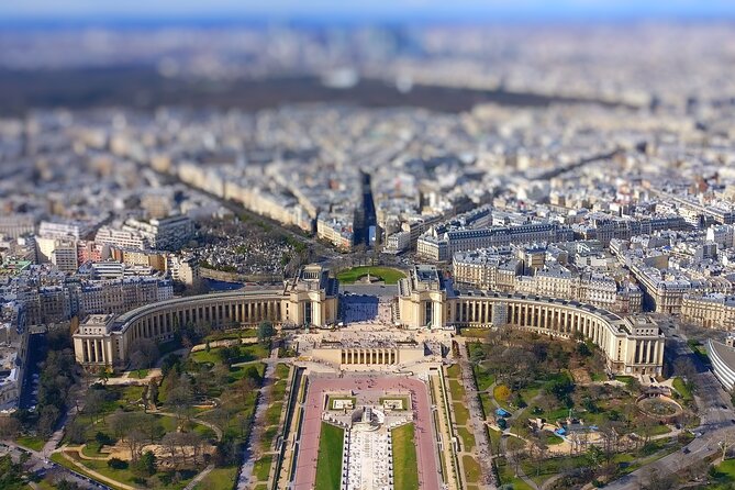 Eiffel Tower Access up to 2nd Floor with Host and Optional Summit - What the guide adds to the view