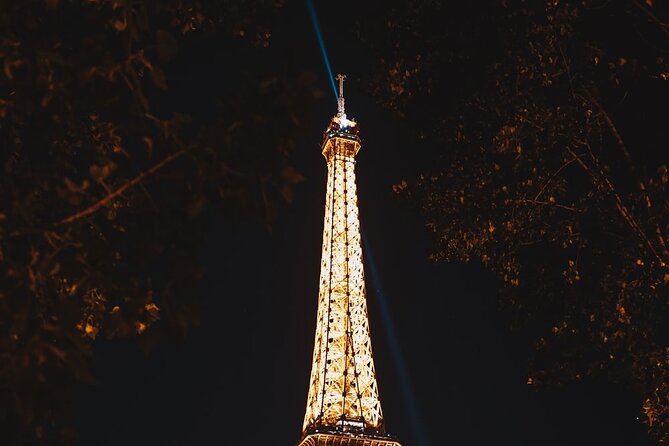 Eiffel Tower Access up to Summit with Guiding Host - Conflicting pickup and meeting details