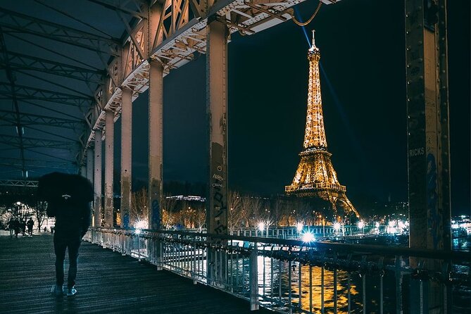 Eiffel Tower Access up to Summit with Guiding Host - Who will get the most from this format