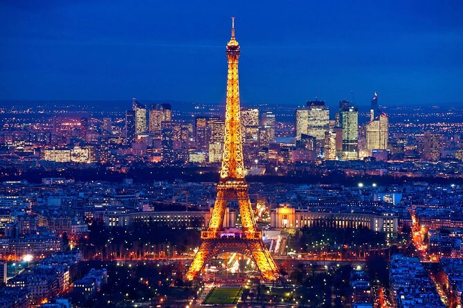 Eiffel Tower Access up to Summit with Guiding Host - Waiting in line is part of the package