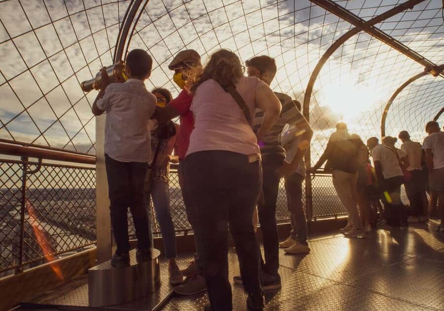 Eiffel Tower Access with Host - What the Guide Adds, and Where Expectations Need Adjusting