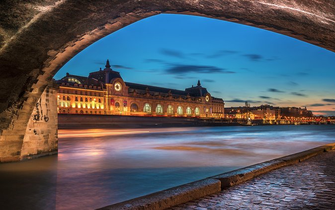 Eiffel Tower Dinner Experience and Sightseeing Seine River Cruise - Guide service and group organization