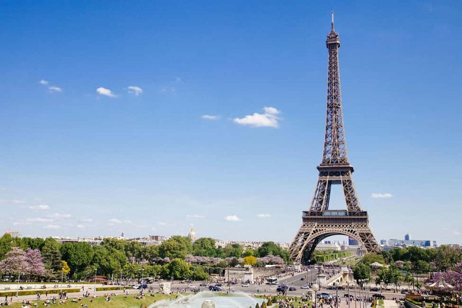 Eiffel Tower Reserved Access with Photoshoot stops - Starting at 7 Rue de la Manutention