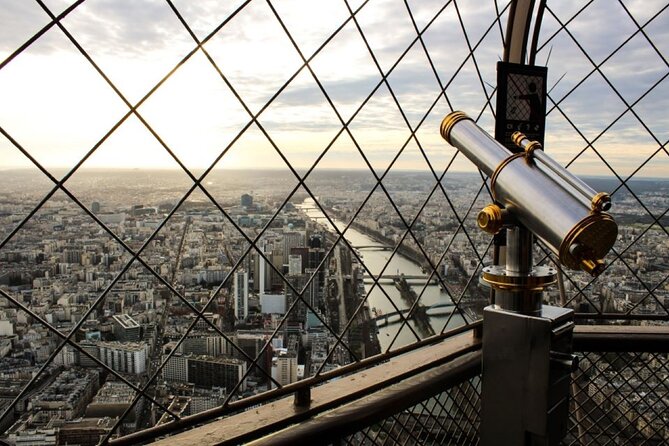Eiffel Tower Summit Floor Entry & Illuminations Seine Cruise - Why the summit changes the Eiffel Tower visit