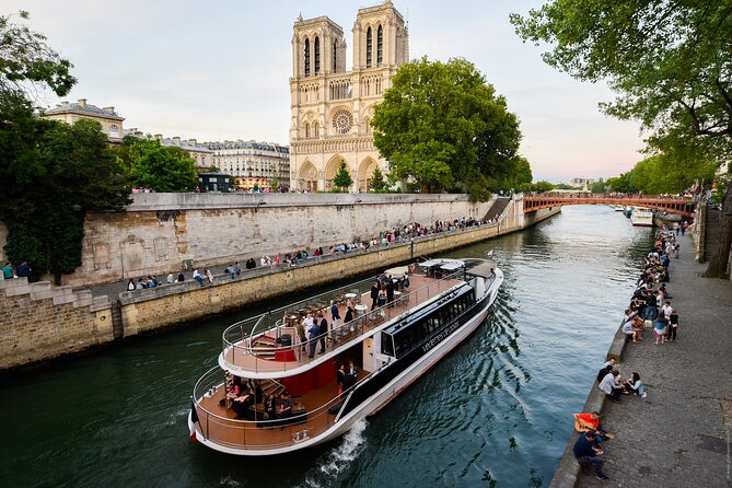 Eiffel Tower Tour with Optional Summit and Seine River Cruise - How the guides shape the visit