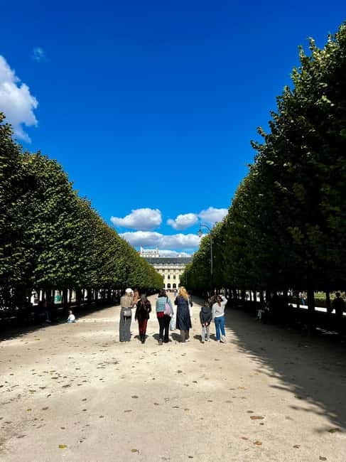 Emily inspired walking tour - The Louvre area and Emily’s Paris