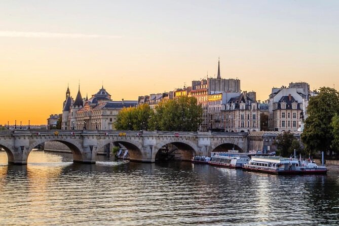 Escape game on the Île de la Cité - Notre-Dame, the emotional center of the route