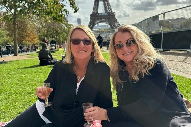 Exclusive Gourmet Picnic Experience at the Eiffel Tower - Comfort, access, and practical timing
