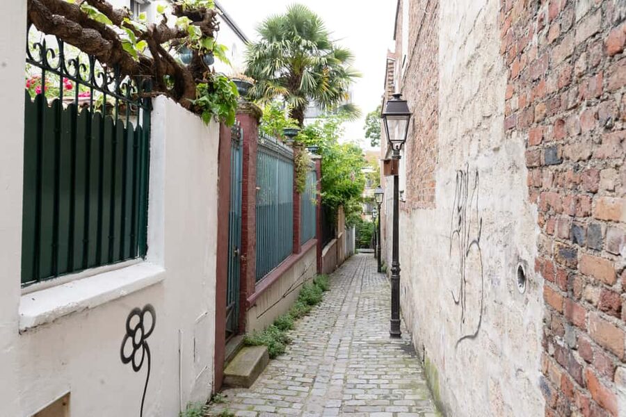 Exploring Belleville: Parisian Culture&Creativity in Motion - Edith Piaf and the voices of old Belleville