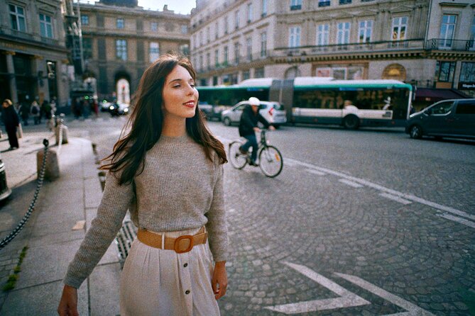 Feel like a star in Paris with photos and a mini movie! - The Seine and the Eiffel Tower frame