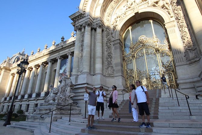 First Day Bike Tour, Top Sights, hidden gems, Wine&Cheese picnic - Pont dIena and the Eiffel Tower opening view