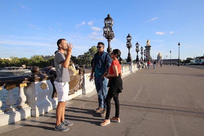 First Day Bike Tour, Top Sights, hidden gems, Wine&Cheese picnic - Le Marais and the older side of Paris