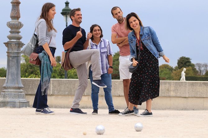 First Day Bike Tour, Top Sights, hidden gems, Wine&Cheese picnic - Place des Vosges and the 90-minute picnic