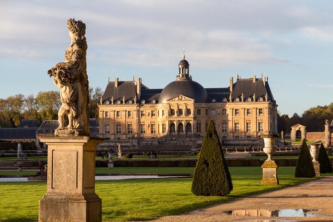 Fontainebleau and Vaux-Le-Vicomte Castle Small-Group Day Trip From Paris - Blandy-les-Tours, a five-minute medieval pause