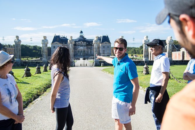 Fontainebleau and Vaux-Le-Vicomte Castle Small-Group Day Trip From Paris - Lunch in Fontainebleau, with the bill separate
