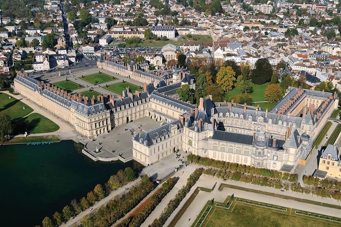 Fontainebleau and Vaux-Le-Vicomte Castle Small-Group Day Trip From Paris - Meeting the minivan at 8:30 a.m.