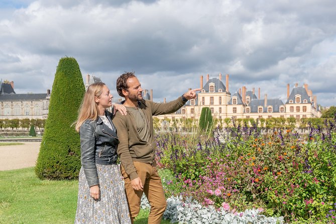 Fontainebleau and Vaux le Vicomte Chateaux Day Trip from Paris - The walking, timing, and energy question