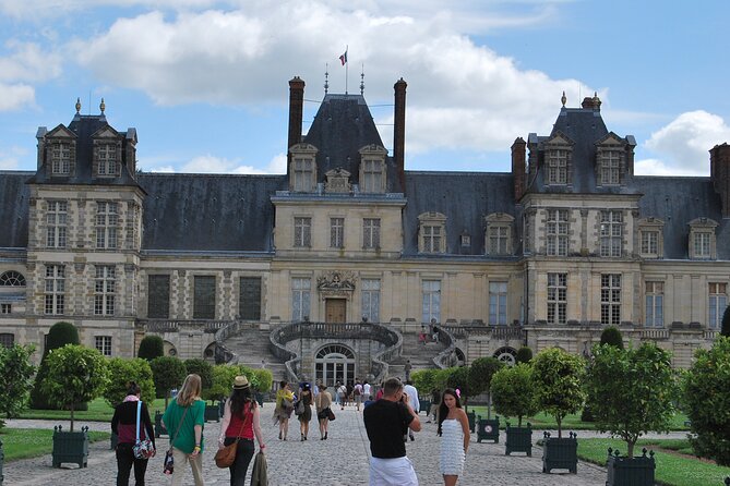 Fontainebleau Private Guided Tour: Half-Day Trip from Paris - The private ride from central Paris