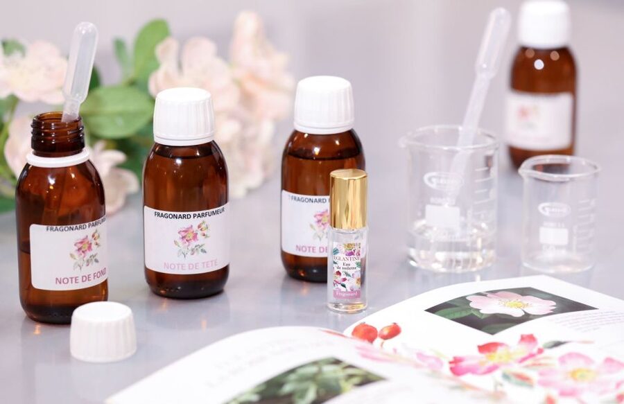 Fragonard Paris - Mini Perfume workshop - only in Spanish - Entering Fragonard’s old perfume mansion