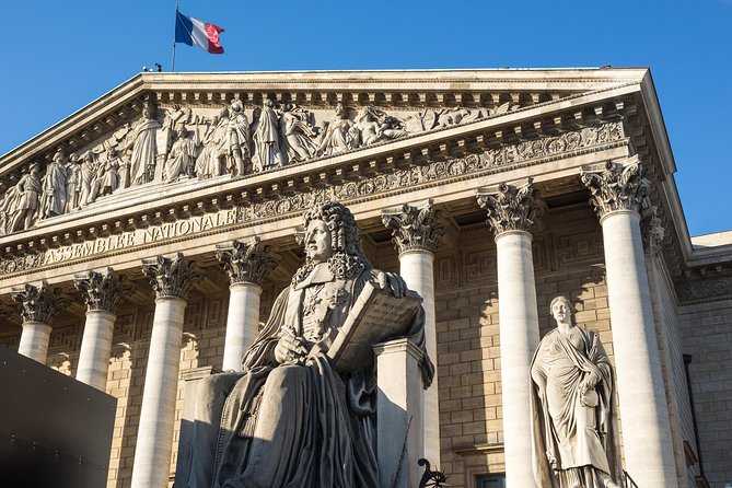Freemasons, myths and revelations about a secret society - Reading signs on Parisian buildings