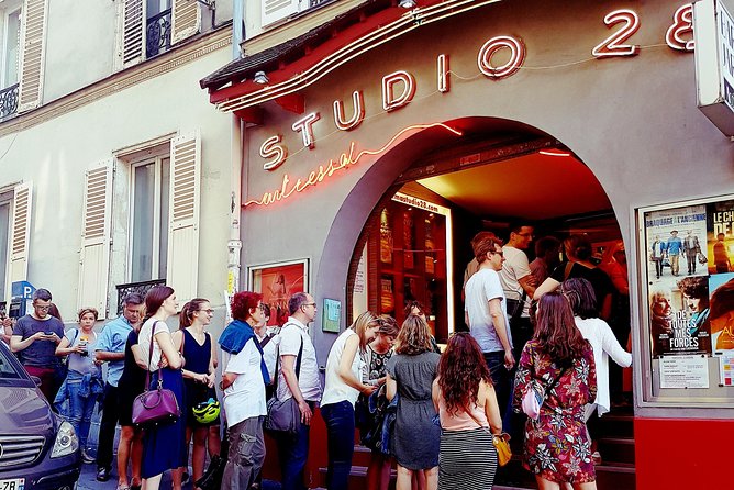 French Films with English Subtitles in Paris - A small-group format with an easy social rhythm