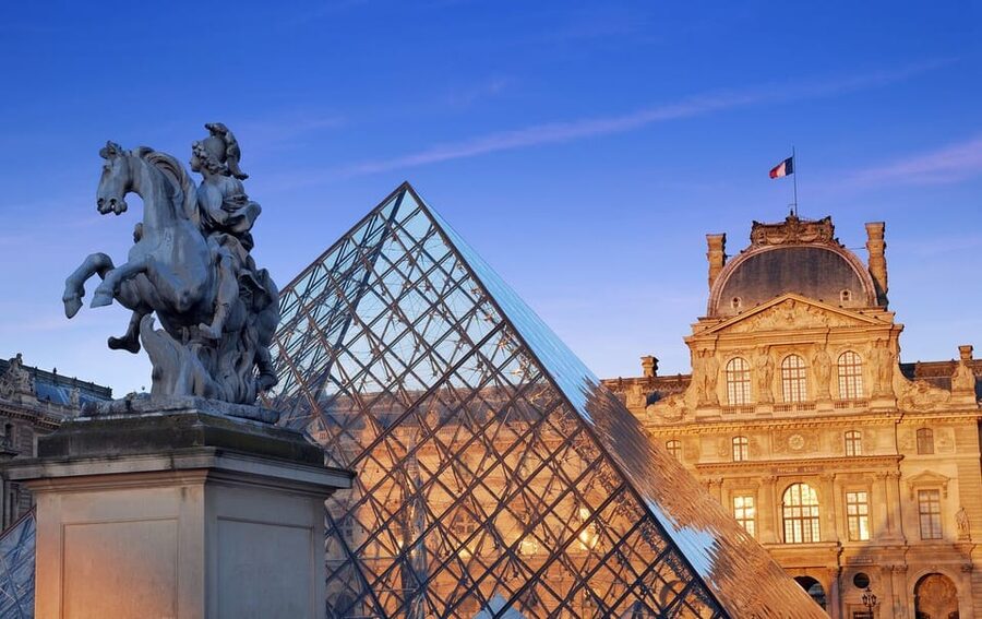 From London: Paris Day Trip with Lunch on Eiffel Tower - The Paris coach tour and its quick viewpoints