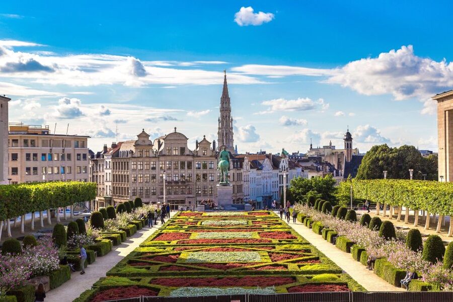 From Paris: Day Trip to the Enchanting Brussels and Bruges - Bruges in two hours: canals, bridges, and medieval streets