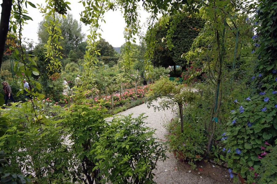 From Paris: Giverny and Monet's Home Day Trip - Meeting the minibus at Avenue de La Bourdonnais