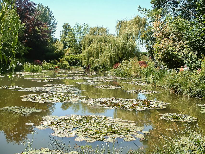 From Paris: Giverny Day Trip with Audio Guide or Live Guide - Live guide, audio guide, or free time