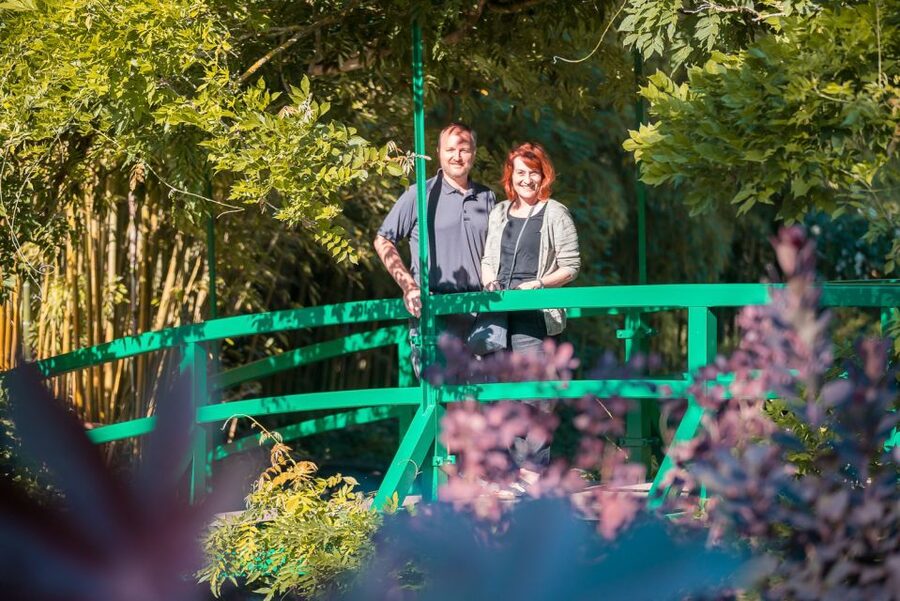 From Paris: Guided Day Trip to Monet's Garden in Giverny - The one-hour ride from the Arc de Triomphe