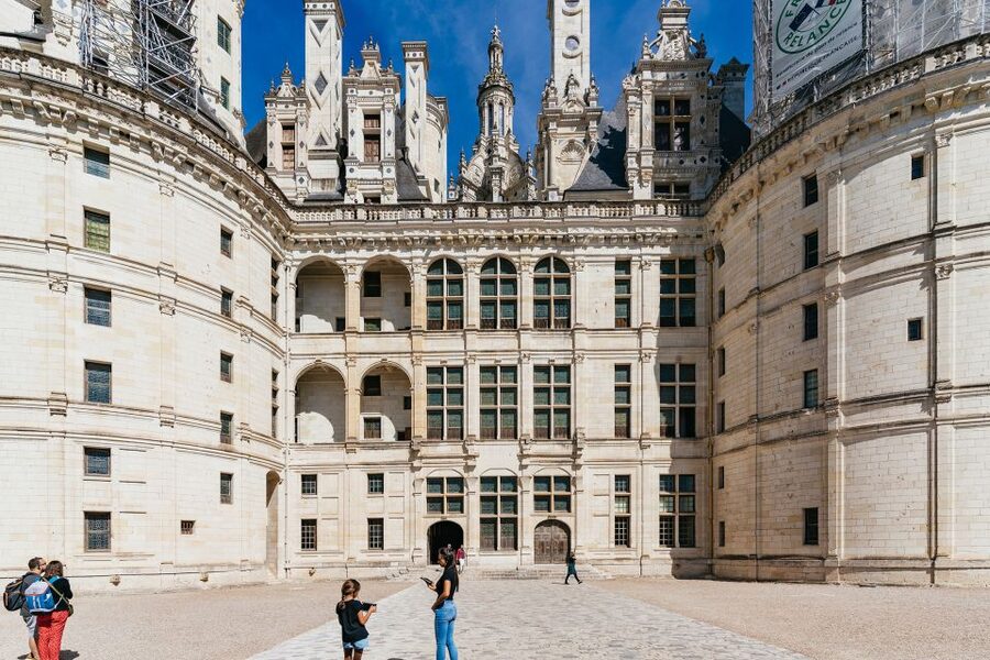 From Paris: Loire Valley Castles Day Trip With Wine Tasting - Who should book this Loire Valley outing?