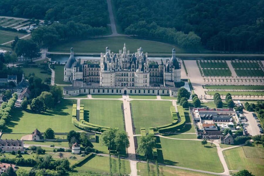 From Paris: Loire Valley Castles Day Trip With Wine Tasting - Chenonceau: the elegant castle over the River Cher