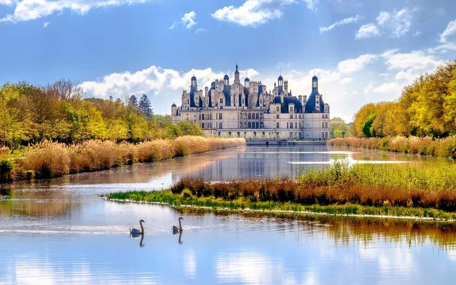 From Paris: Loire Valley Castles Day Trip With Wine Tasting - Meeting in Paris and settling into the coach