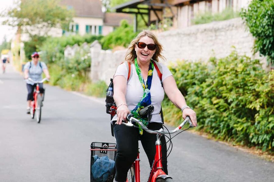 From Paris: Monet Garden & Giverny Bike Tour and Picnic Stop - Why the bicycle route makes Giverny special