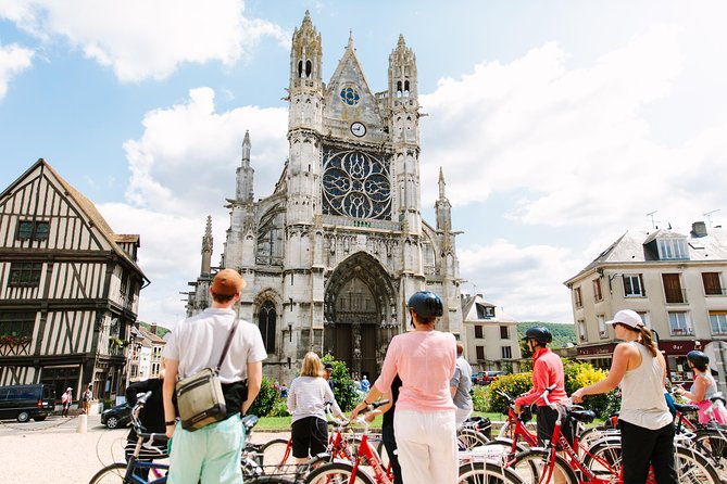 From Paris: Monet Gardens & Giverny Bike Tour with Picnic Stop - Picnicking beside the Seine and crossing the river