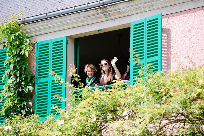 From Paris: Monet Gardens & Giverny Bike Tour with Picnic Stop - Arriving at Monet’s house and gardens