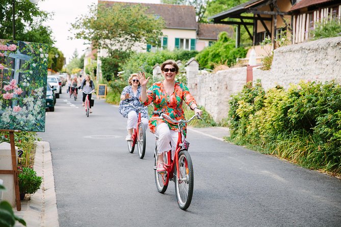From Paris: Monet Gardens & Giverny Bike Tour with Picnic Stop - Leaving Paris by bus at 9 a.m.