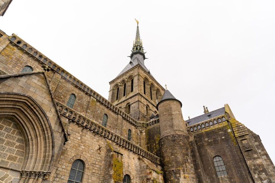 From Paris: Mont Saint Michel Day Trip with a Guide - What the guide adds to the day