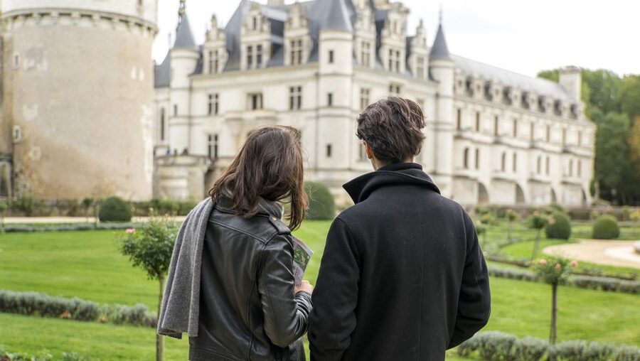 From Paris: Mont St Michel and Loire Valley 2 Day Tour - The Loire Valley route through Langeais, Cunault, and Saumur