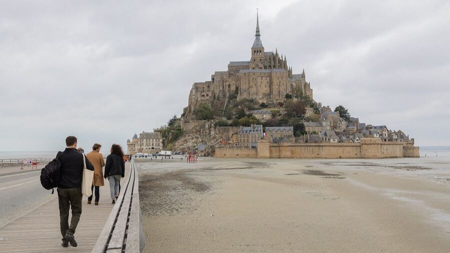 From Paris: Mont St Michel and Loire Valley 2 Day Tour - Chambord and the grand finale