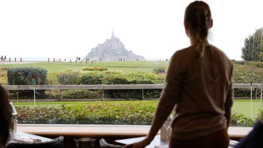 From Paris: Mont St Michel and Loire Valley 2 Day Tour - Guides, languages, and bus changes