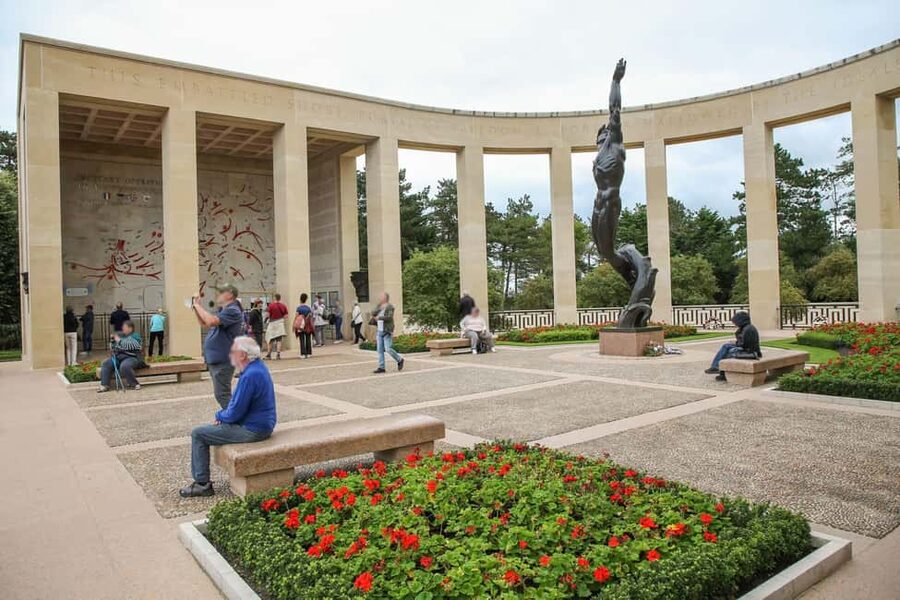 From Paris: Normandy D-Day Beaches Day Trip - What the guide adds to the experience