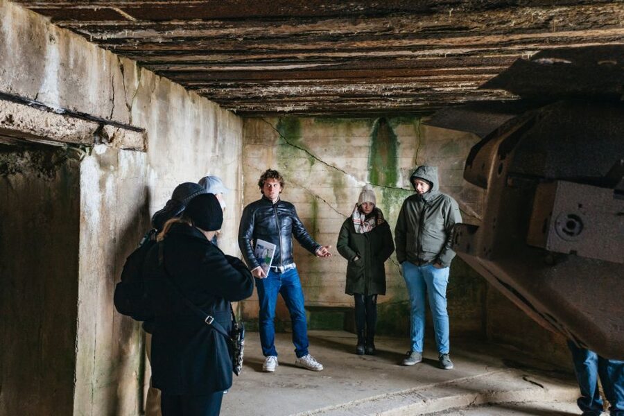 From Paris: Normandy D-Day Landing Beaches Full-Day Tour - Longues-sur-Mer Battery: The First German Defenses