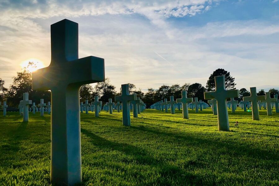 From Paris: Normandy Landing Beaches D-Day Tour by Minibus - Gold Beach, Juno Beach, and the return route